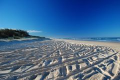  Blütenweißer Strand auf Fraser Island 